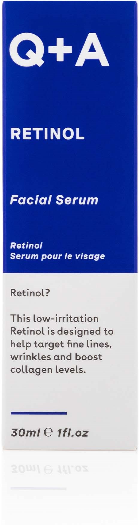 En blå boks merket Q+A Retinol ansiktsserum forklarer at det hjelper med å redusere linjer, rynker og øke kollagen. Inneholder 30 ml.