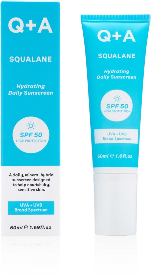 En blå och vit tub och box med Squalane återfuktande dagssolkräm med SPF 50. För känslig hudskydd.
