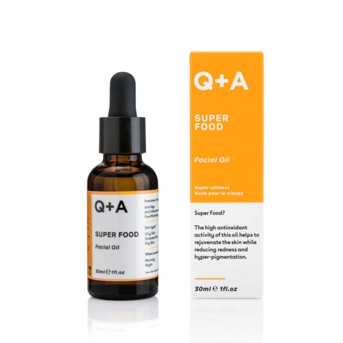 Pieni ruskea pullo tiputikutikkuineen ja sen vieressä oranssi laatikko, molemmat merkattu "Q+A Super Food Facial Oil."