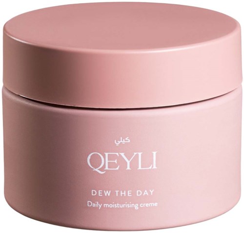 Ljus rosa burk med matchande lock, märkt Qeyli Dew the Day daglig återfuktande kräm.