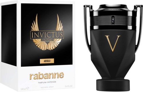 Een parfumdoos met "Invictus Victory" logo en een zwarte fles met een gouden "V".