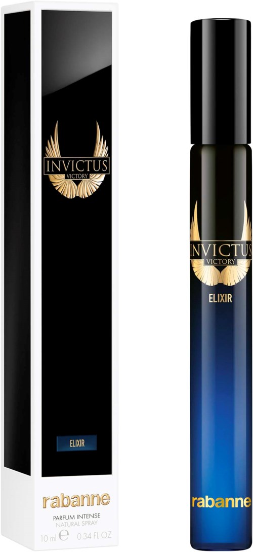 Czarny i niebieski spray perfum Invictus Victory Elixir obok wysokiego czarnego pudełka do opakowania.