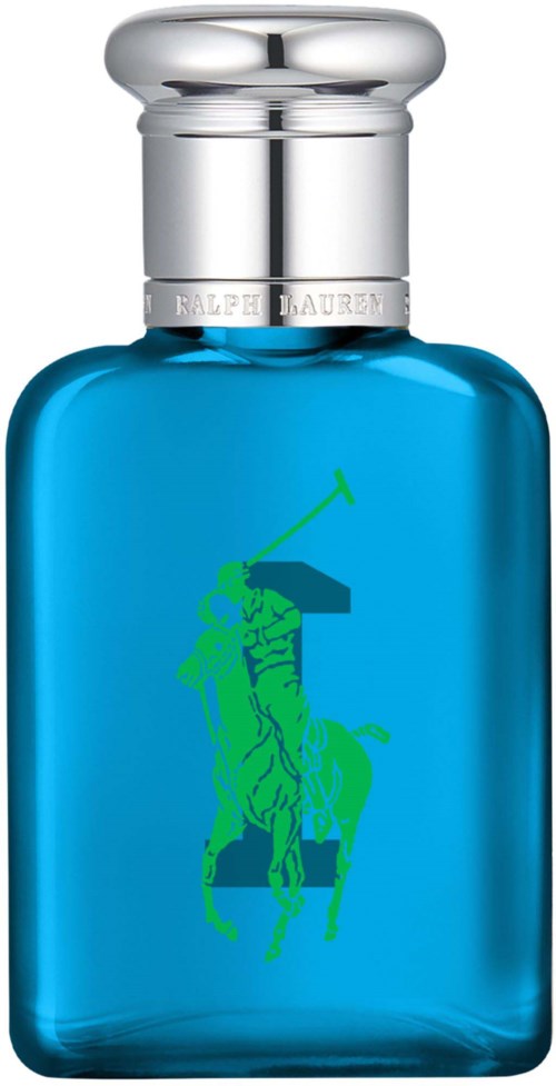Niebieska butelka perfum z srebrną nakrętka i zielonym logo jeźdźca na koniu.