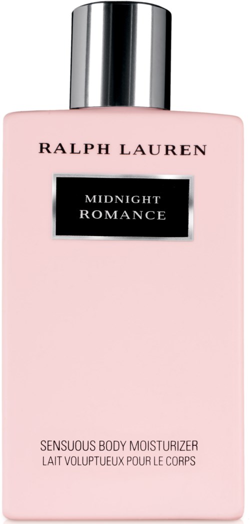 En rosa kroppslotionflaska med silverkapsyl, märkt Ralph Lauren Midnight Romance, och nämner återfuktande egenskaper.