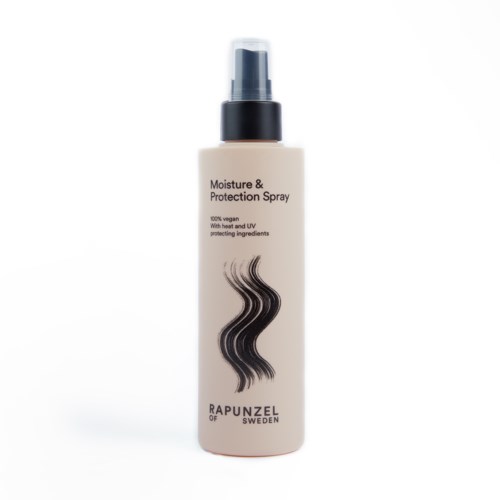 En beige sprayflaska märkt 'Moisture & Protection Spray' med en svart hårgrafik, av Rapunzel of Sweden.