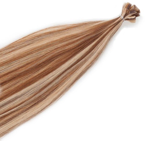 En bunt blond hårforlengelser med forskjellige nyanser, bundet øverst, spredt på hvit bakgrunn.