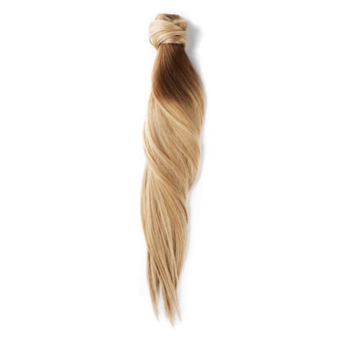 En bunt blont hår knutet med en liten knut upptill, som flyter ner.