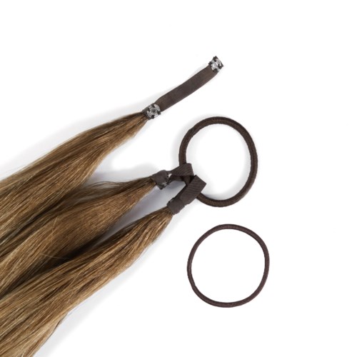 Drei braune künstliche Haarsträhnen mit schwarzen Gummibändern, für Frisuren oder Extensions.