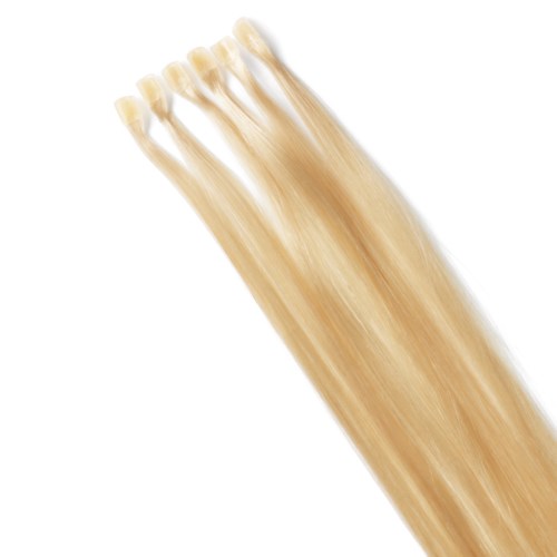 En klunga av fem blonda, raka hårstrån med slät textur och ett glänsande utseende.