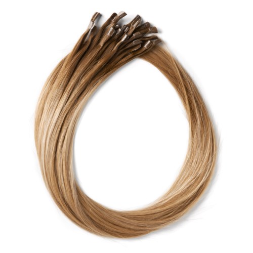 Hårförlängningar klipps fast på naturligt hår, blandade nyanser av blond, arrangerade i en cirkel med vissa lösa ändar.