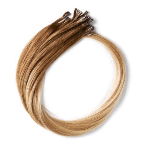 En ring av blond hårförlängningar eller klämmor, noggrant arrangerad i en cirkel på en vit bakgrund.