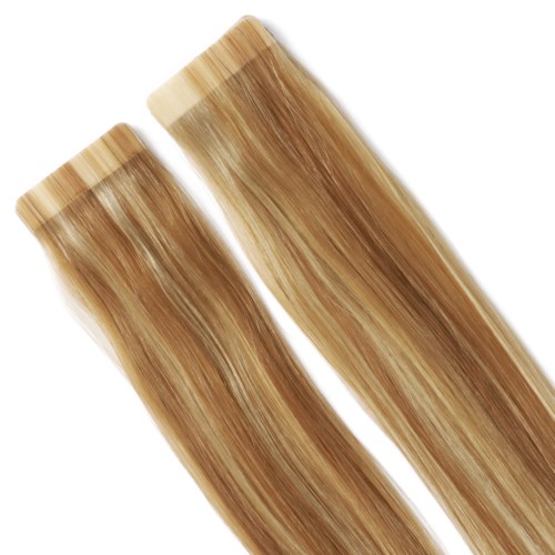 To bunke langt, glat, blondt hår. 
