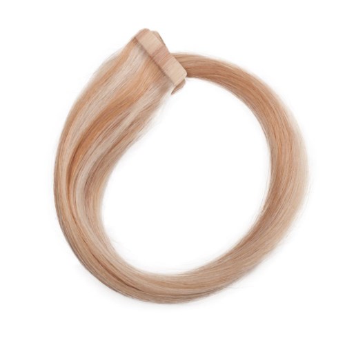 Kierre suorasta, vaaleanvärisestä hiuksesta, kiinnitetty ponnarille. Hiukset ovat sileät ja kiiltävät.