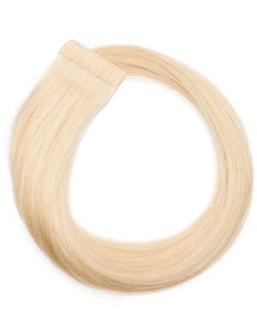 Blonde hårforlængelsesløkke med tape i den ene ende.