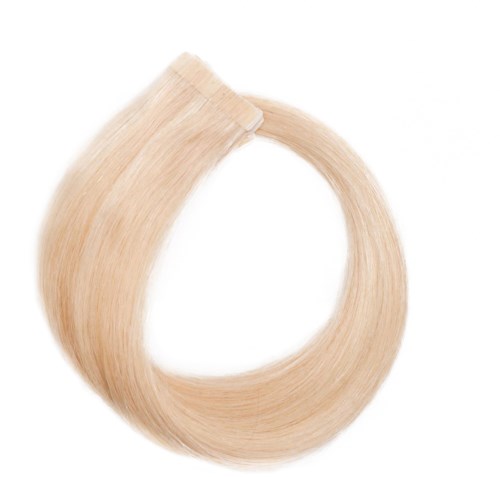 Blond hårforlængelse eller clip-in hårtilbehør i ringform. Det er glat og skinnende.