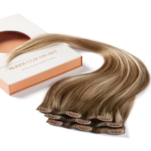 Vaalenväriset pidennykset valkoisella pinnalla, jossa lukee "Sleek Clip On Set."