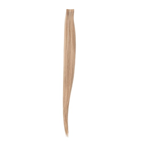 En lång, rak, blond hårstrå mot en vit bakgrund.