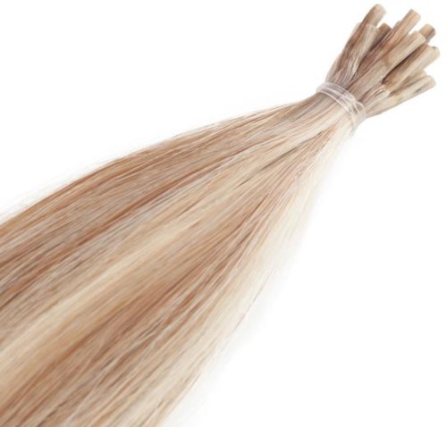 En bunt ljusfärgat, långt, rakt hår knutit i ena änden.