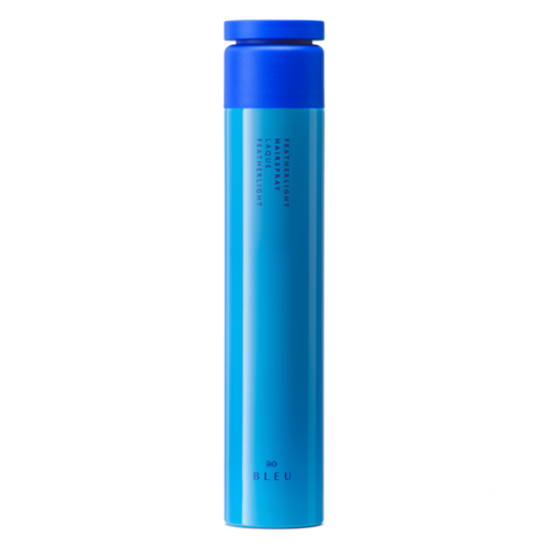 En hög, blå cilindrisk flaska med matchande blå lock, märkt "MO BLEU."