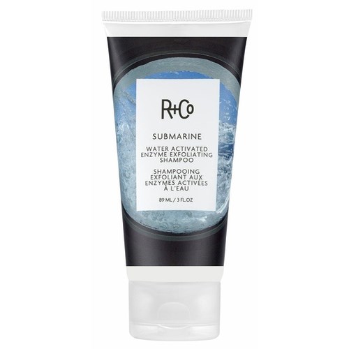 Läs mer om R+Co Submarine Water Activated Enzyme Exfoliating Shampoo 89 ml