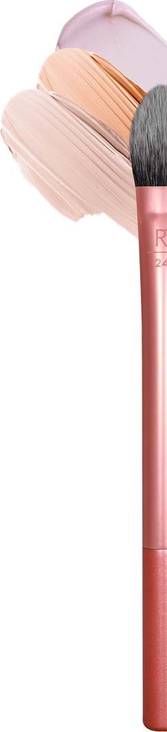En sminkebørste ligger ved siden av rosa, beige og hvite makeupflekker eller prøver.