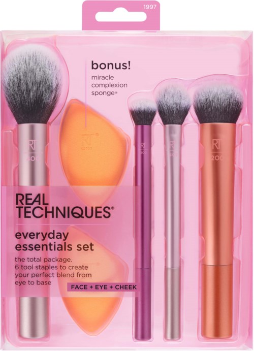 Real Techniques Everyday Essentials With Bonus Miracle Complexion Sponge