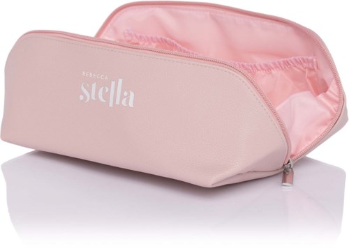 Hellrosa Etui mit Reißverschluss, beschriftet 'Rebecca Stella,' innen leer.