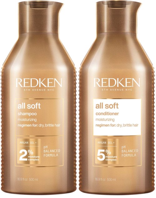 Två gyllene flaskor från Redken hårvårdsprodukter, en för schampo och en för balsam, för torrt, skört hår.