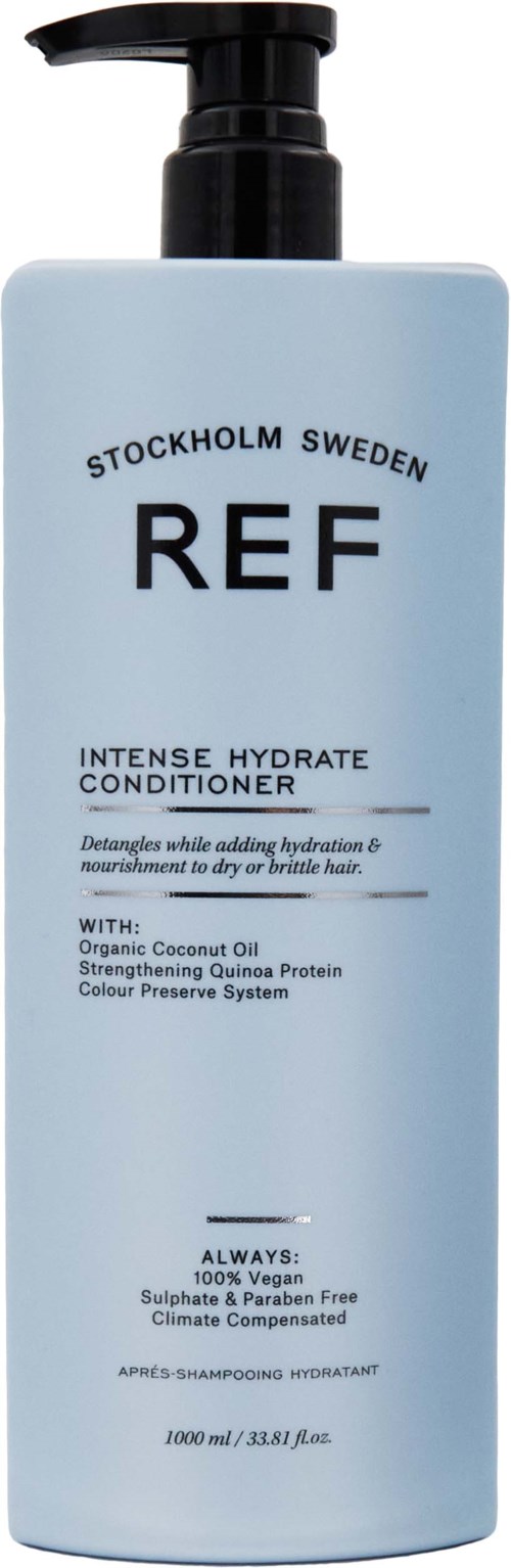 En ljusblå flaska med svart pump, märkt 'REF Stockholm Sweden' och 'Intense Hydrate Conditioner.'