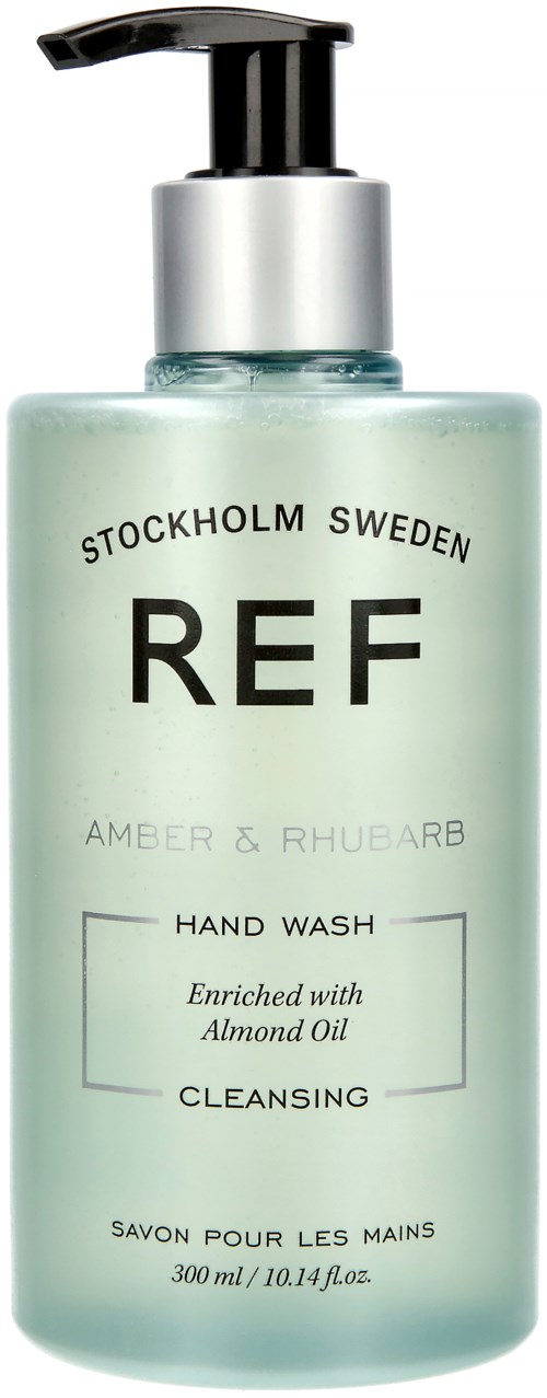 En lys grønn flaske med svart pumpenhet, merket 'REF' for håndvask med mandelolje, fra Sverige.
