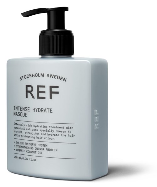 En vit flaska med svart pump märkt REF Intense Hydrate Masque, innehållande hårvårdsprodukt från Stockholm, Sverige.