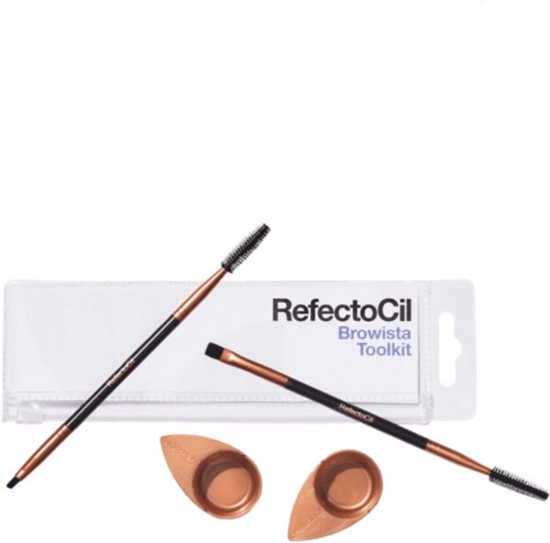 Make-up gereedschap inclusief borstels, sponsjes en een kit gelabeld 'RefectoCil Browista Toolkit' voor wenkbrauwen.