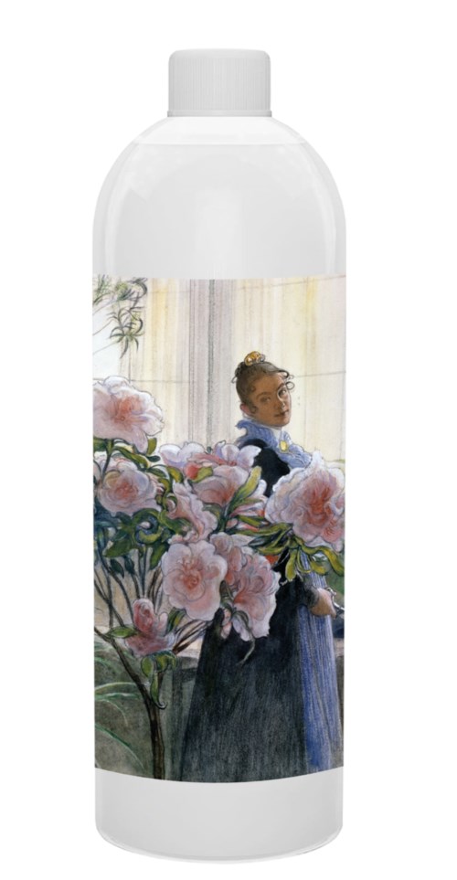 En flaska med en färgglad illustration av en flicka i blå klänning bland rosa blommor.