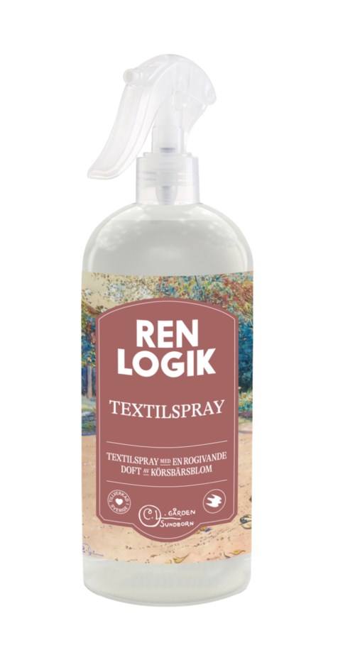 Een doorzichtige spuitfles met een label dat 'Ren Logik Textilspray' zegt, voor het reinigen van stoffen.