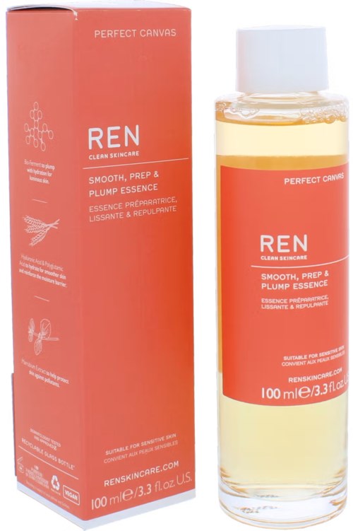 Et hudpleieprodukt fra REN i en klar flaske med oransje etikett, ved siden av esken.