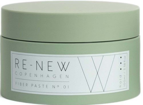Een ronde, groene container met een witte etiket en zwarte tekst, genaamd RE-NEW Copenhagen Fiber Paste No. 01.