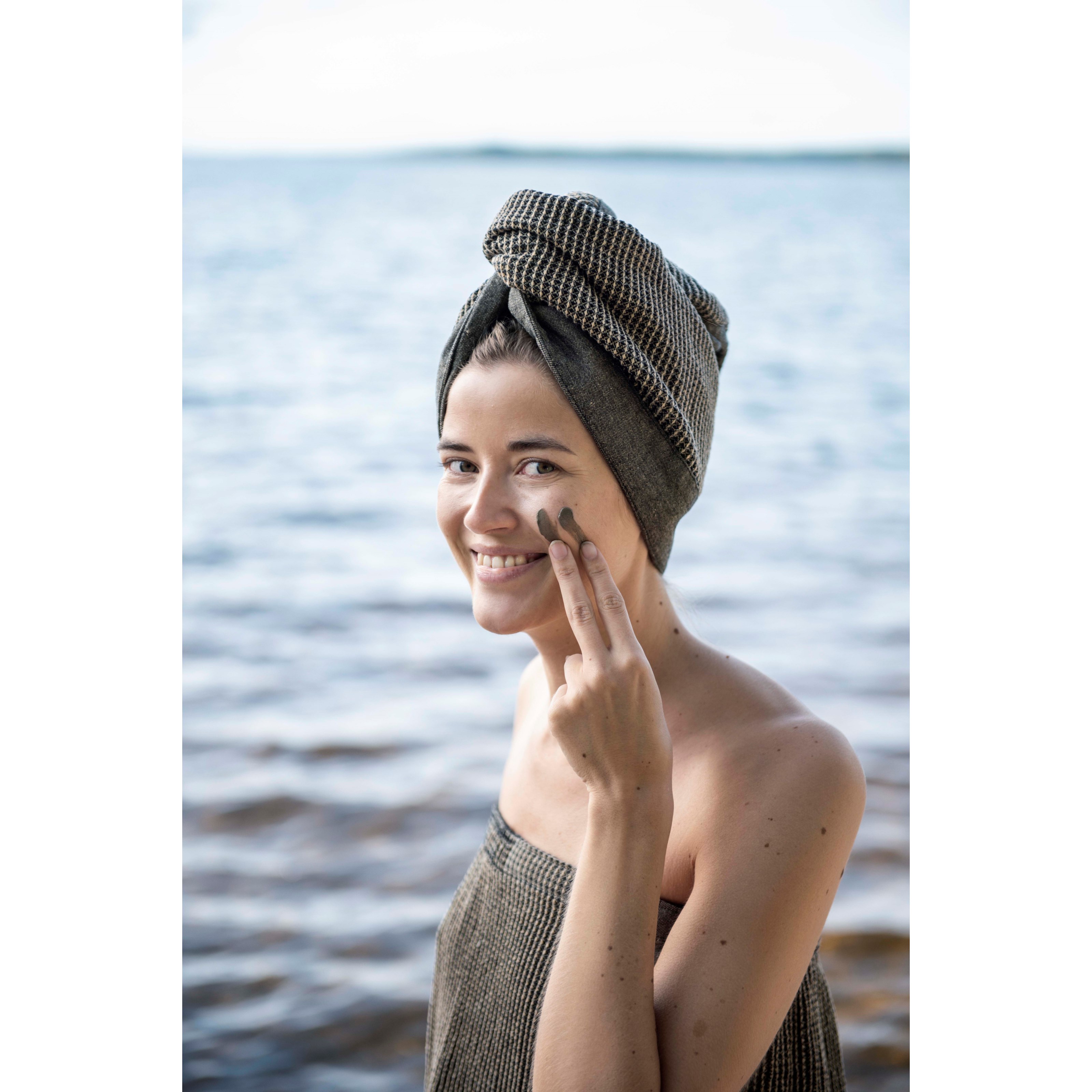 Rento Kenno Hair towel 30x72 cm Black/Beige (obrázok 4)