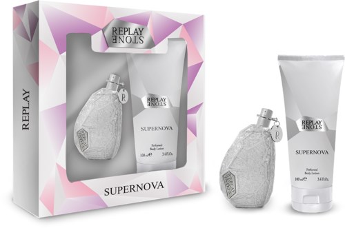 Ett presentset med en parfymflaska och kroppslotion som heter Supernova i en rosa och vit box.