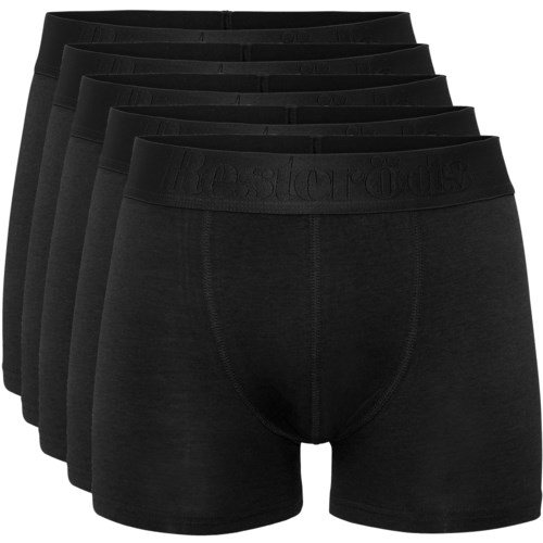 Fem par svarta herrboxer i rad med elastisk linning.