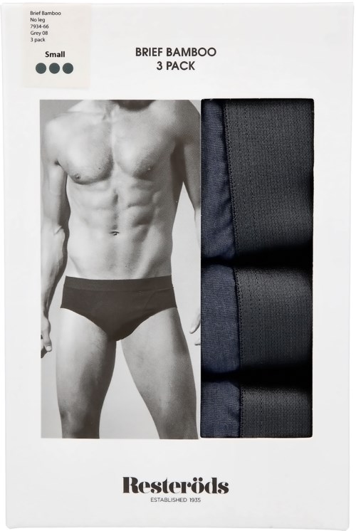 Pakett med tre svarta briefs av bambu med en modellkropp på omslaget.
