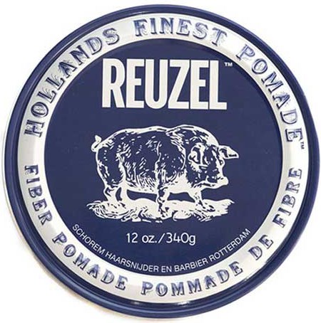 Ein runder Aufkleber für Reuzel Pomade mit Schwein, blau-weißes Design, und Text über Produktqualität.