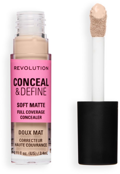 Een concealer van Revolution met een roze label en een witte dop, naast een open concealerapplicator met beige product.