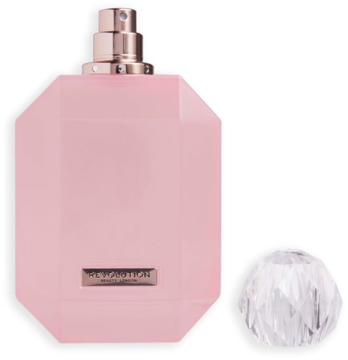 En rosa parfymeflaske med en sølv spray og en klar, fasettslipt hette ved siden av.