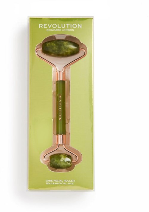 En grön jade ansiktsrulle i förpackningen med en rosa ram och grön bakgrundsdesign.
