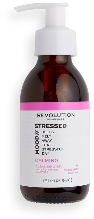 En brun flaska med pump, märkt 'Revolution Stressed Mood Calming Cleansing Oil'.