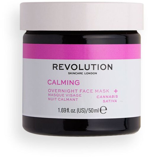 Ett glas med lugnande nattmask för ansiktet med rosa och vit etikett, innehåller cannabis/Sativa ingredienser från Revolution Skincare London.