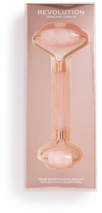 En rosa ansiktsrulle med to runde steinender, i en boksommerkler 'Revolution Skincare London' og 'Rose Quartz Facial Roller.'