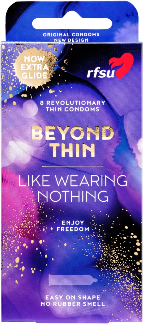 En lilla og blå kondomemballage med guld- og pinksprøjt, fremhæver ''Beyond Thin'' og ''Like Wearing Nothing''.