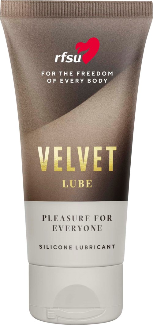 En beige och vit tub märkt Velvet Lube, en silikonbaserad glidemiddel för njutning, av rfsu, med en röd logga högst upp.