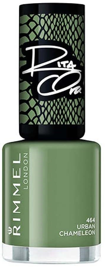 En grønn neglelakkflaske med svart lokk og en slangemønster, merket 'Urban Chameleon' fra Rimmel London.